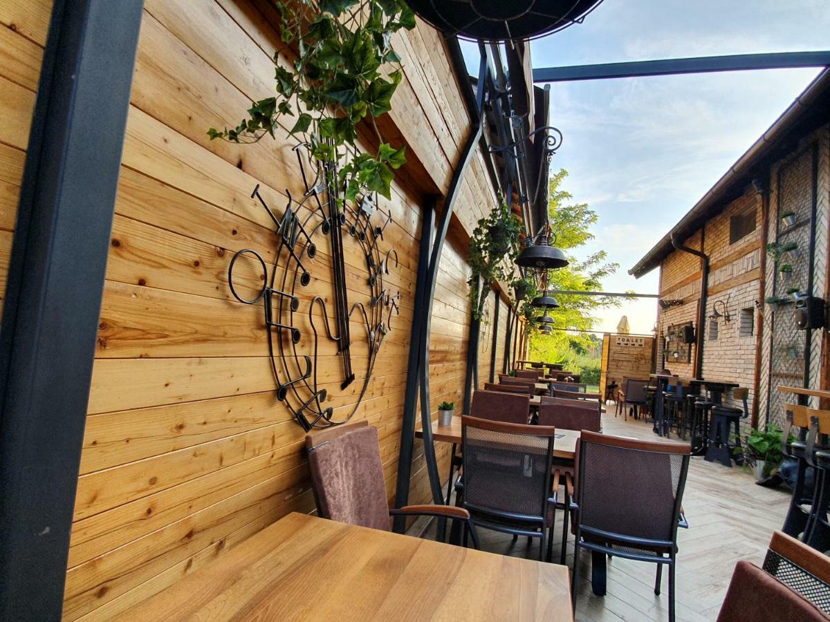 Готель Oldbrick Pub Сомбор Екстер'єр фото