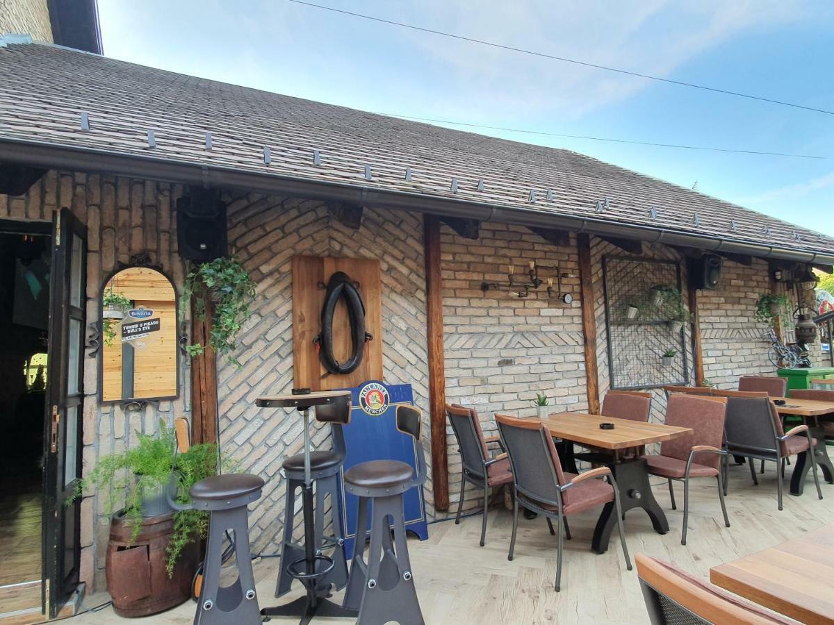 Готель Oldbrick Pub Сомбор Екстер'єр фото