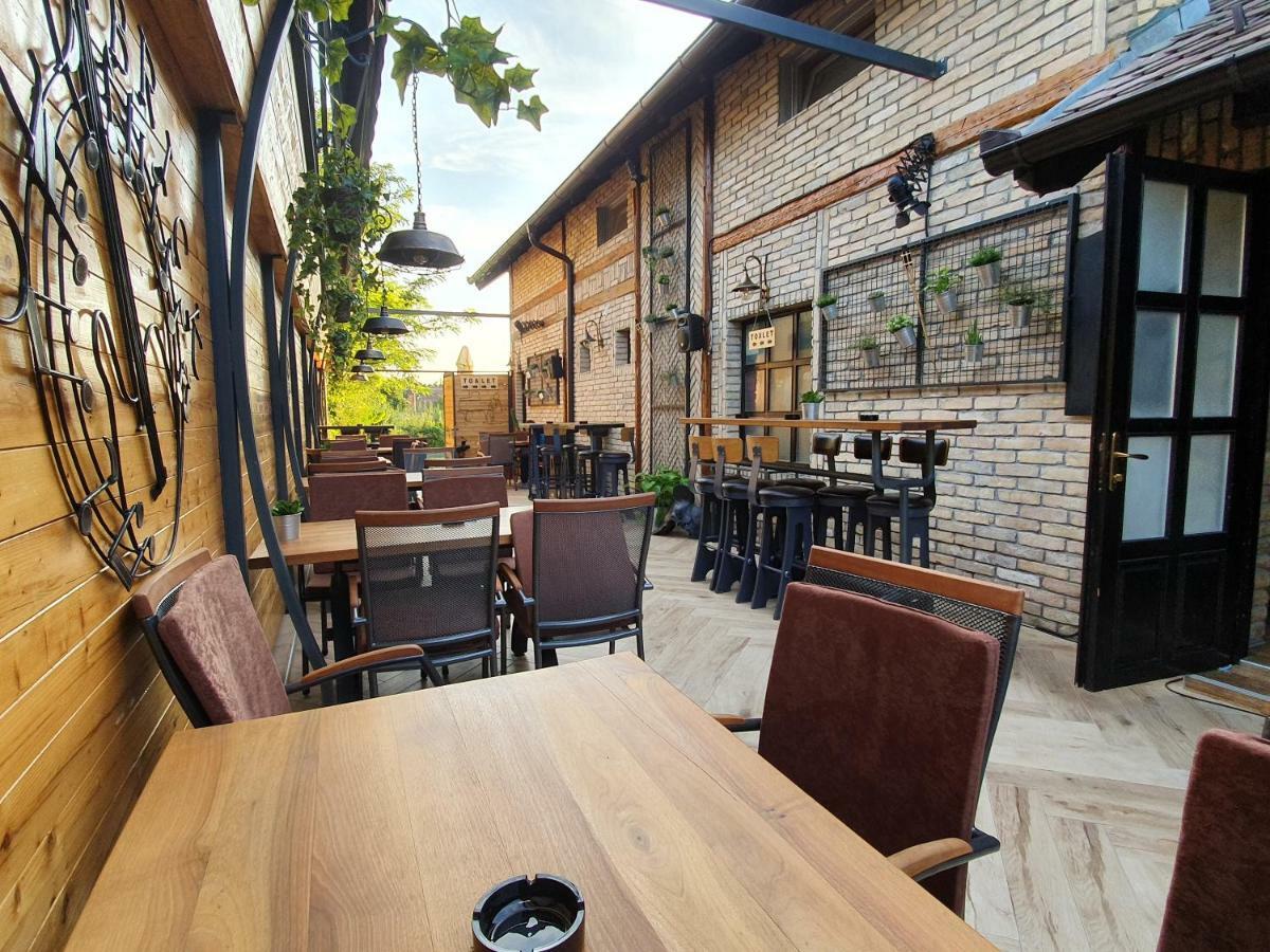 Готель Oldbrick Pub Сомбор Екстер'єр фото