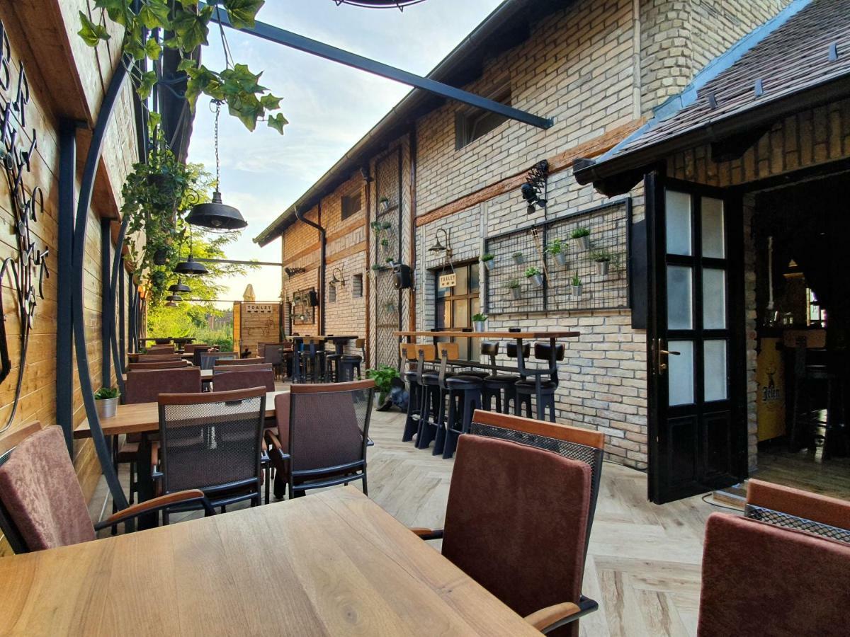 Готель Oldbrick Pub Сомбор Екстер'єр фото